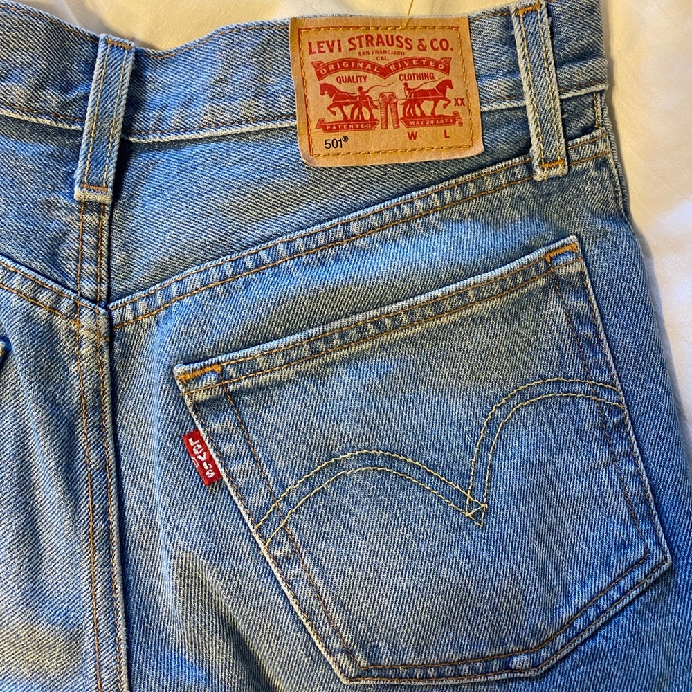 Levi’s Light Wash Jean Short